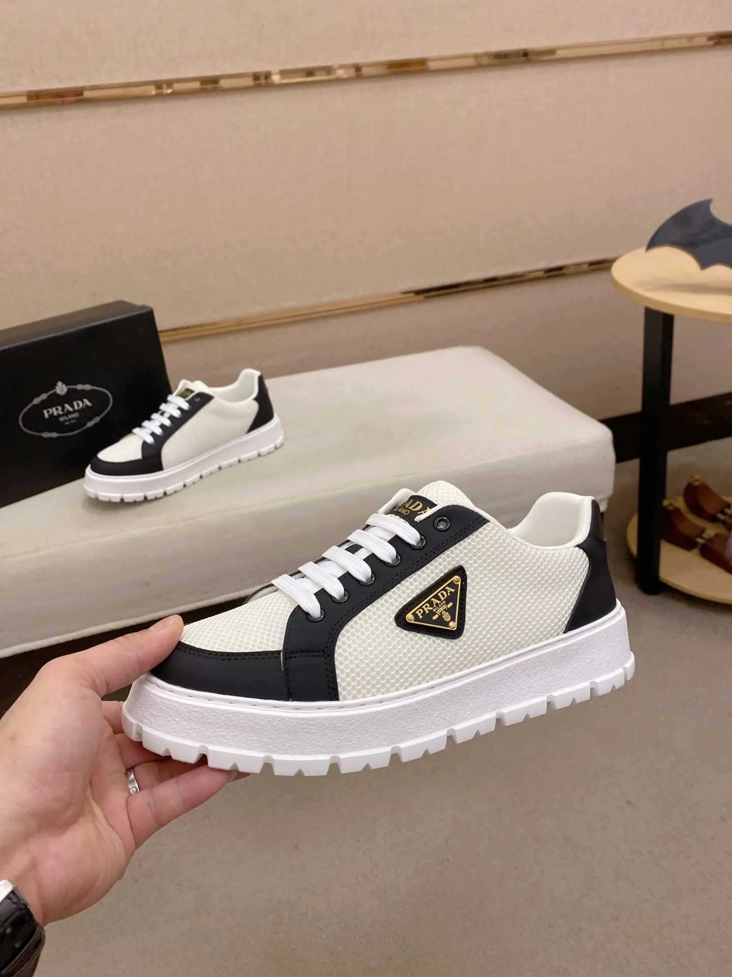 Men's men's shoes💰: 440💰[Prada～Prada] Trendy new styles are on the market. Same style as the official website. Counter quality. Original version. [Strong] [Strong] Imported selected first-layer cowhide. Comfortable and breathable sheepskin lining, fine workmanship, upper layer made of 100% pure cowhide, original last shape, comfortable on the feet, shoe sizes 38 to 44